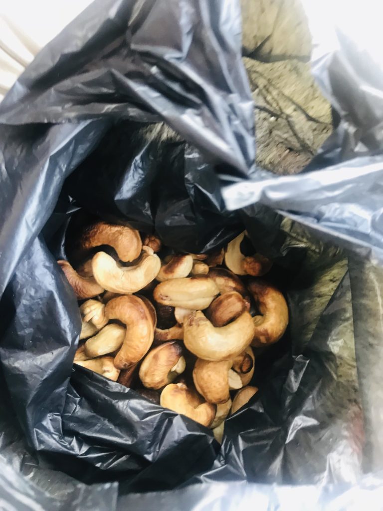 Cashewnüsse auf der Strecke Nampula - Ilha de Mocambique