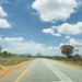 Straße nach Ribaue beim roadtrip nampula - ribaue - lha-de-mocambique