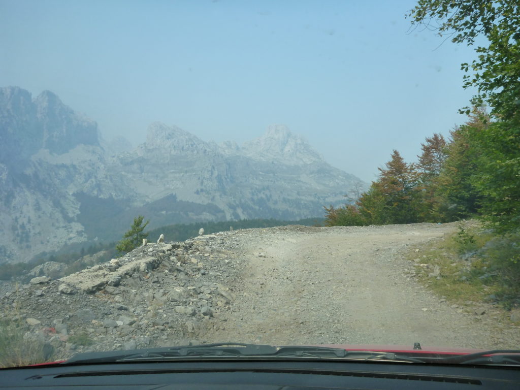 Bergstrasse nach Theth