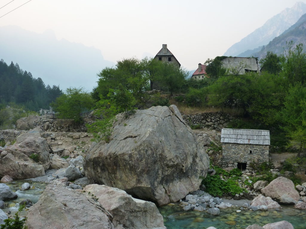 Theth am Bergfluss