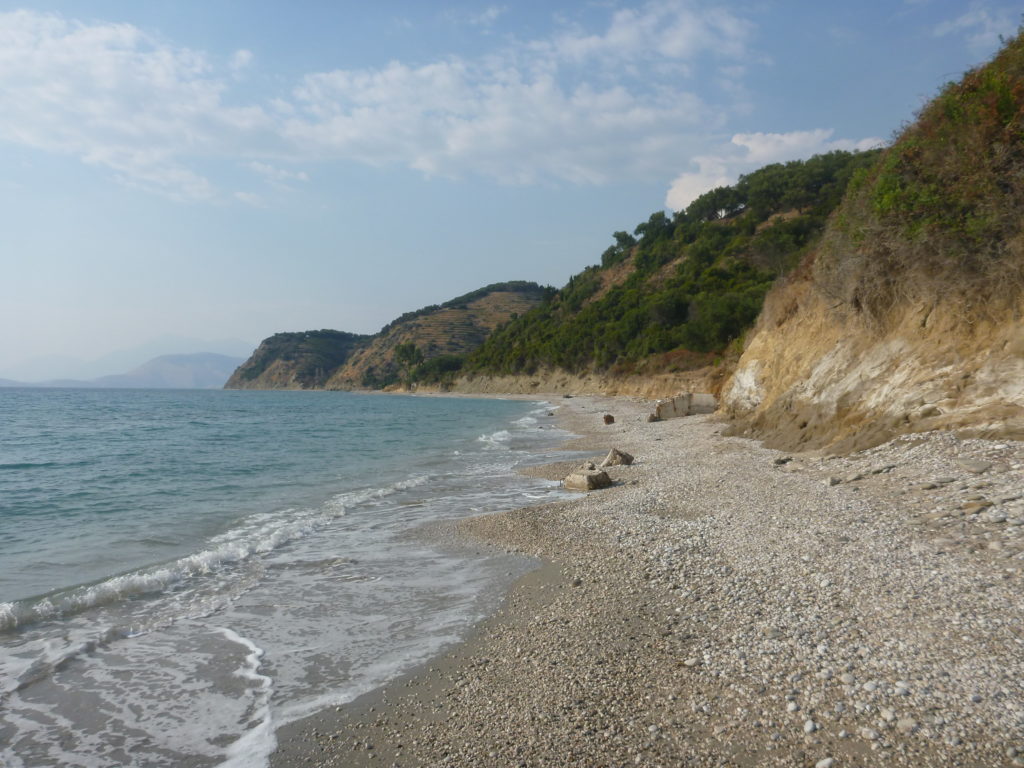 einsamer Strand in Albanien