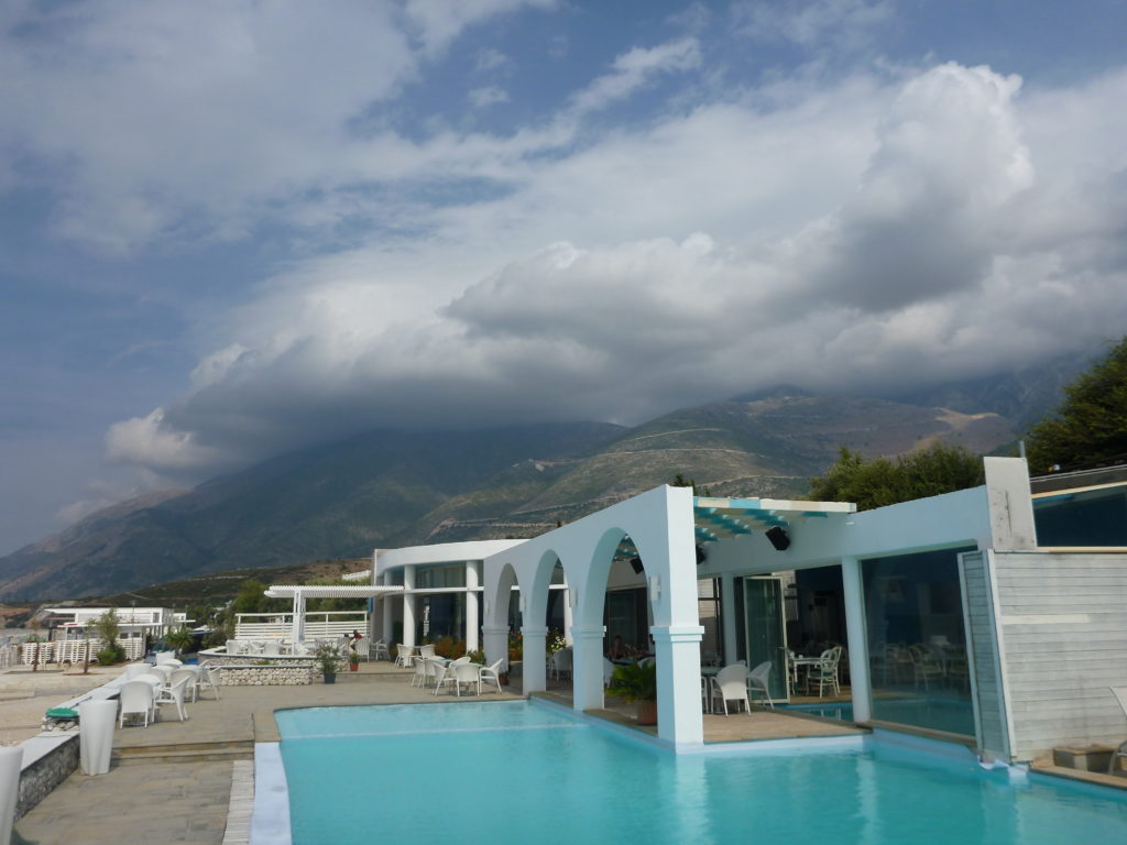 Der Pool von Drymades Hotel und Bungalows