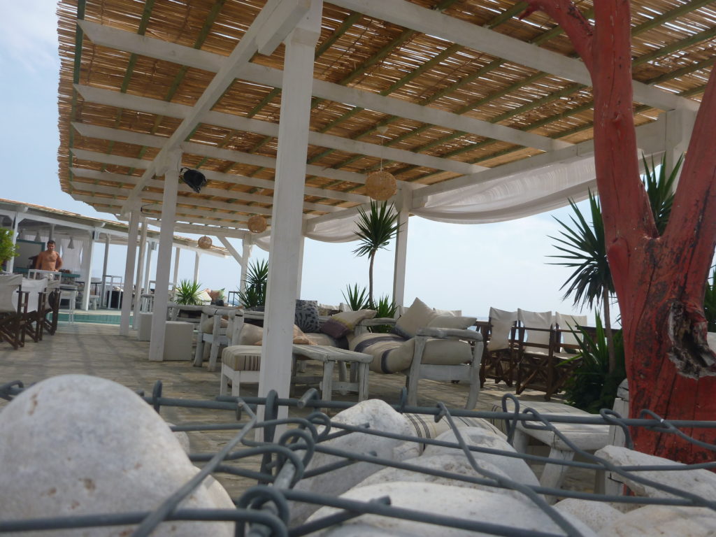 Strandlounge von Drymades Hotel & Bungalow