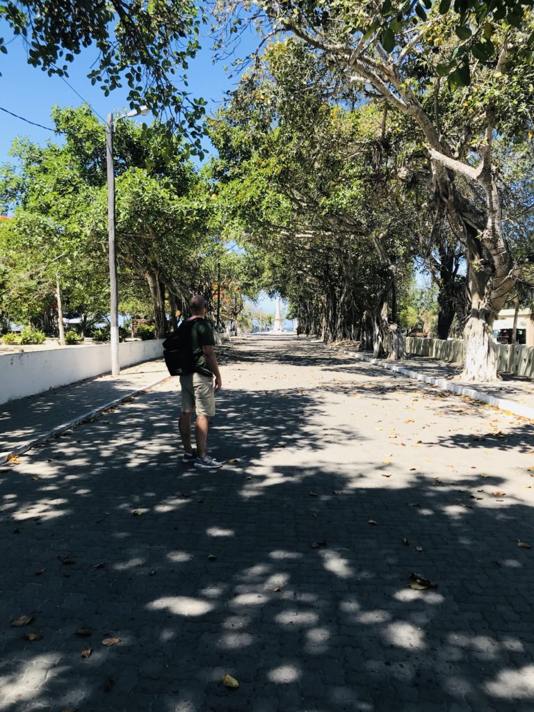 Alex auf dem Spaziergang durch Ilha de Moçambique