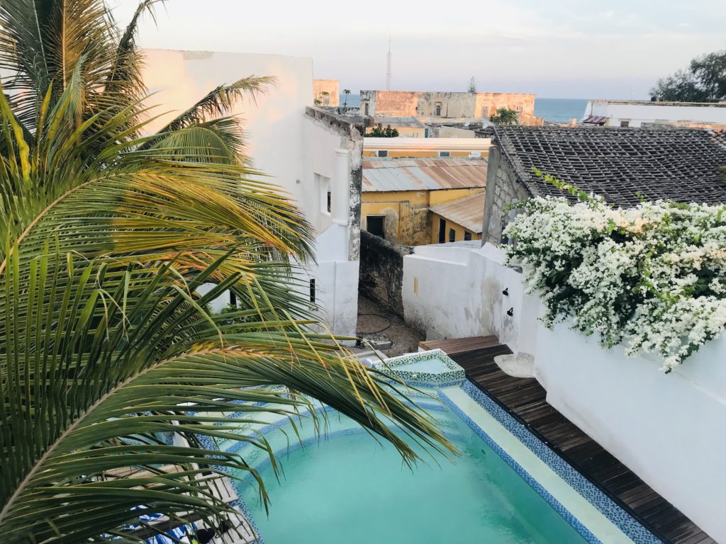 Der Pool von Cafe Central auf Ilha de Moçambique