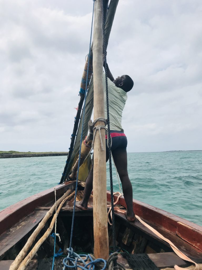 Bootsmann auf der Dhow auf Ilha de Moçambique
